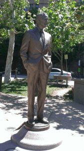 statue