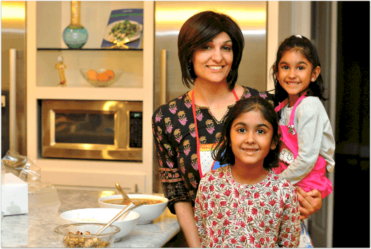 Pretty Girls in the Kitchen