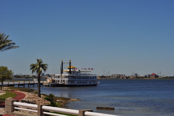 Steamboat at Moody Gardens