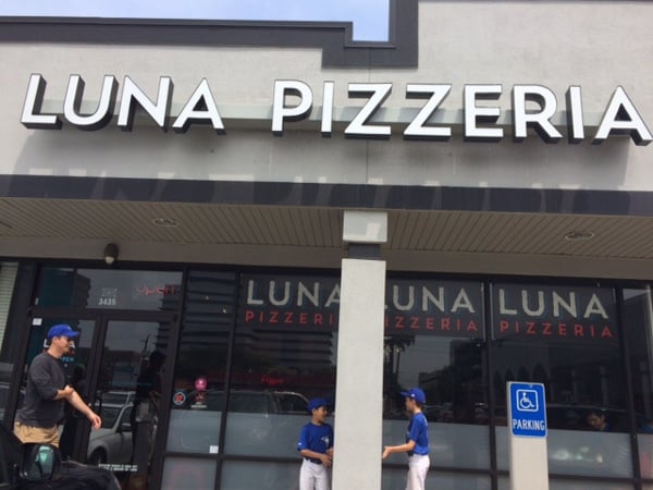 Luna Pizzeria in Houston