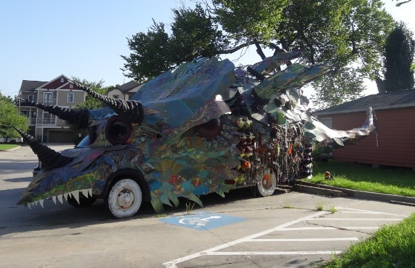 Les véhicules étranges, bizzares, hors de l'ordinaire. Art-Car-Monster