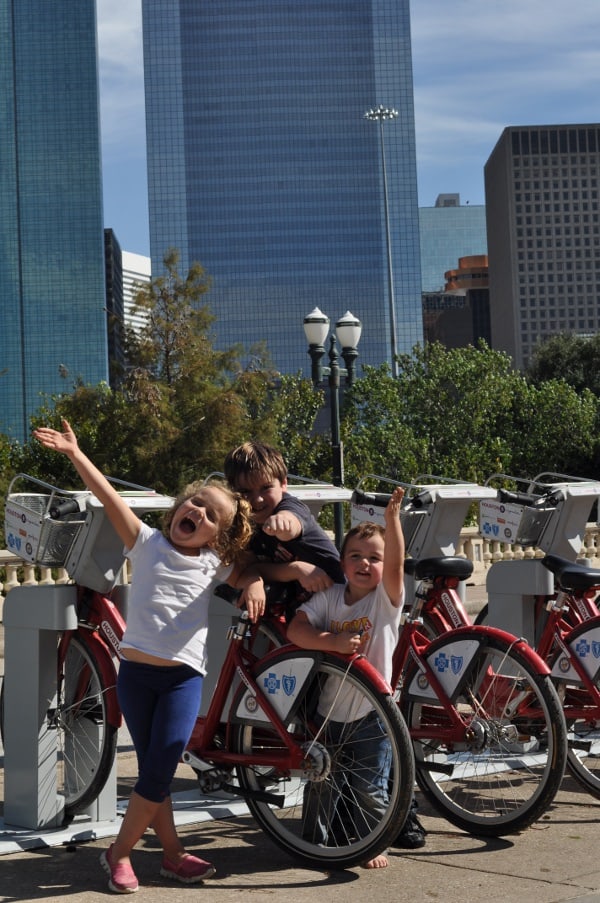 Bikes at Sabine Street Bridge