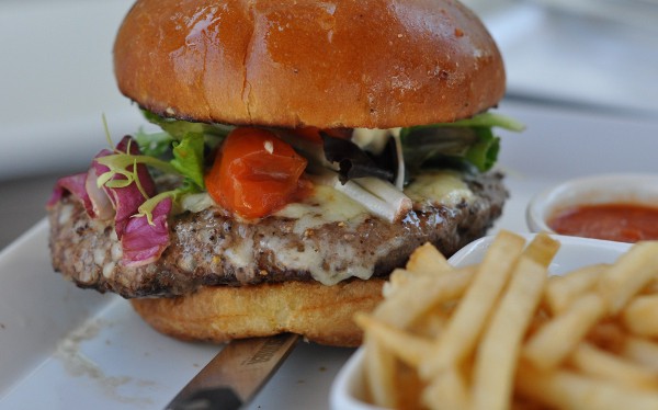 Menil Bistro Cheeseburger