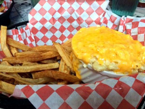 Grafittis at Union Mac and Cheese