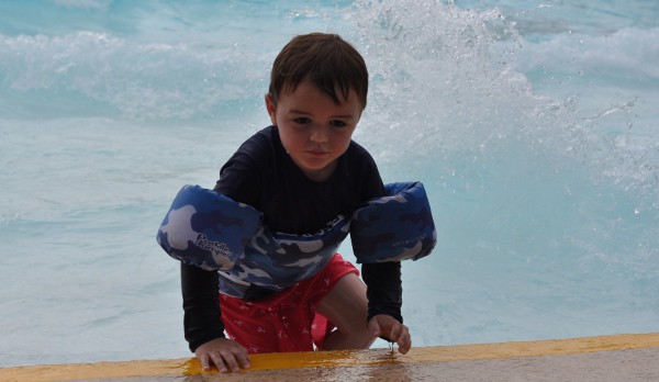 Wet N Wild Splashtown Wave Pool