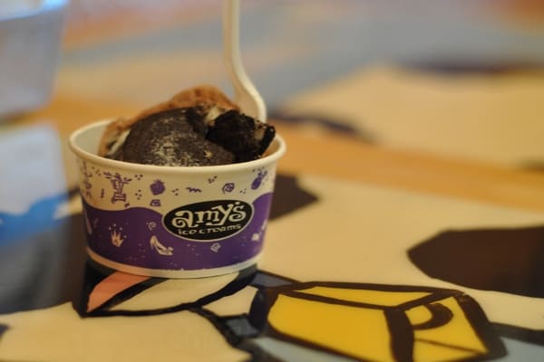 amys-ice-cream-milk-chocolate-ice-cream-with-oreos