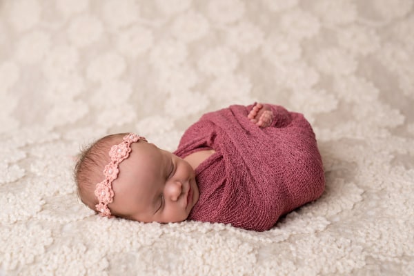 abba-color-photo-juliet-newborn-photo-feet