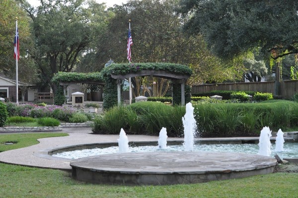 helens-garden-league-city-water-fall