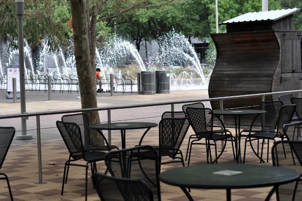 lakehouse-cafe-patio