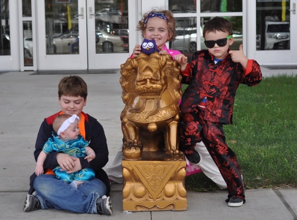 Kids in traditional Chinese outfits