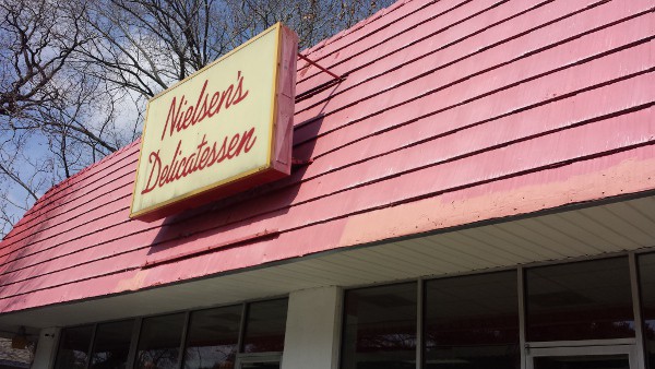 Nielsens Deli Sign