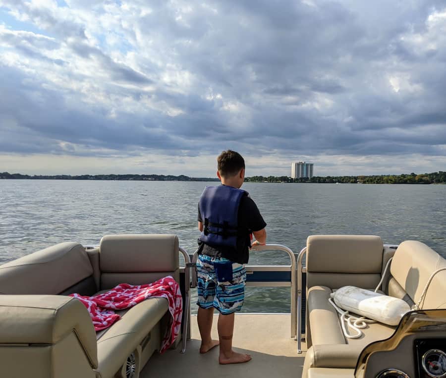 Rent a boat at Margaritaville Lake Conroe