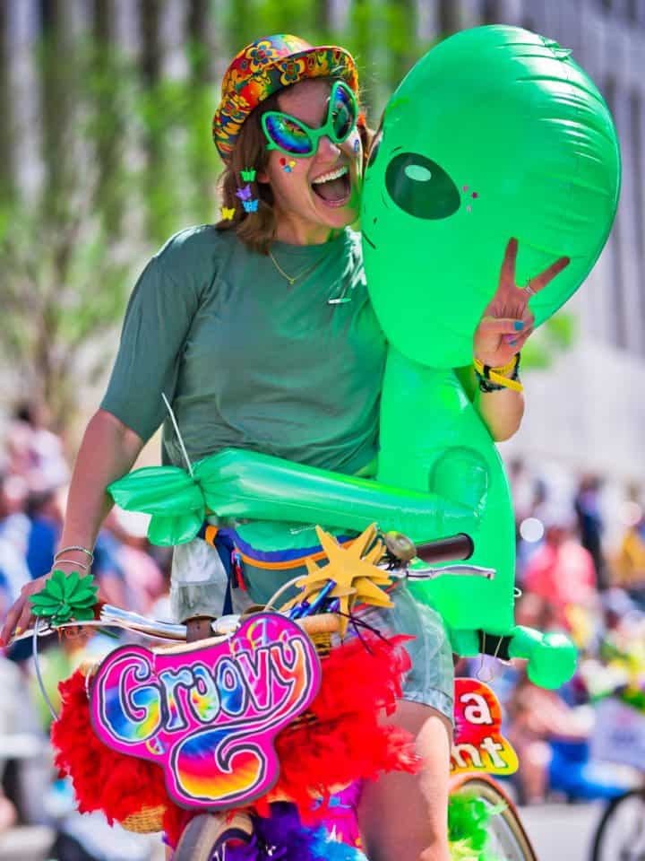 Art Bike Parade Alien Balloon
