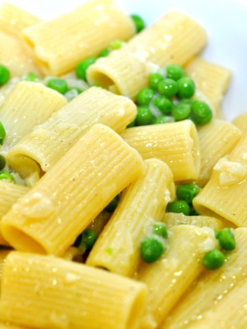 Rigatoni with Peas, Garlic and Butter Sauce for dinner