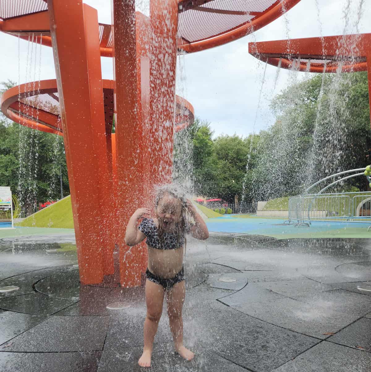 Levy Park Splashpad with Water Dumping